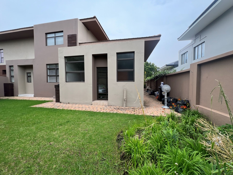 5 Bedroom Property for Sale in Lombardy Estate Gauteng