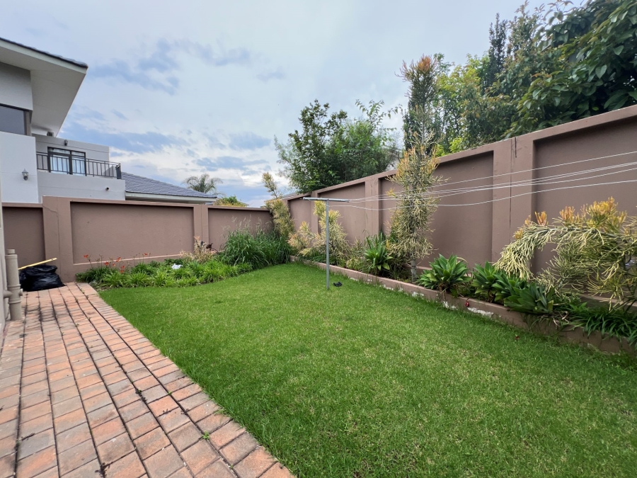 5 Bedroom Property for Sale in Lombardy Estate Gauteng