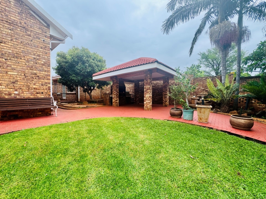 5 Bedroom Property for Sale in Wonderboom Gauteng
