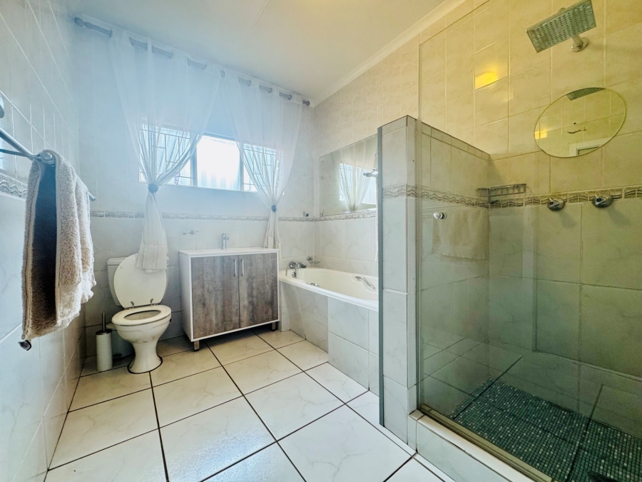 5 Bedroom Property for Sale in Wonderboom Gauteng