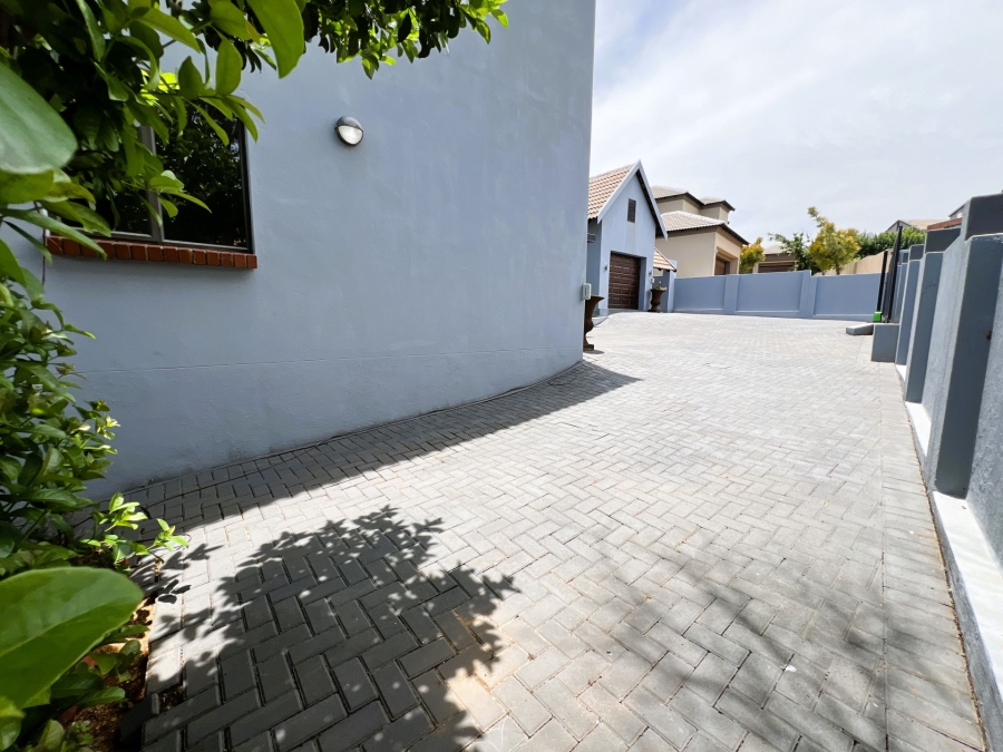 4 Bedroom Property for Sale in Olympus AH Gauteng