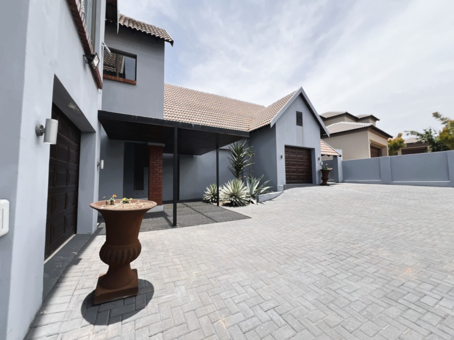 4 Bedroom Property for Sale in Olympus AH Gauteng