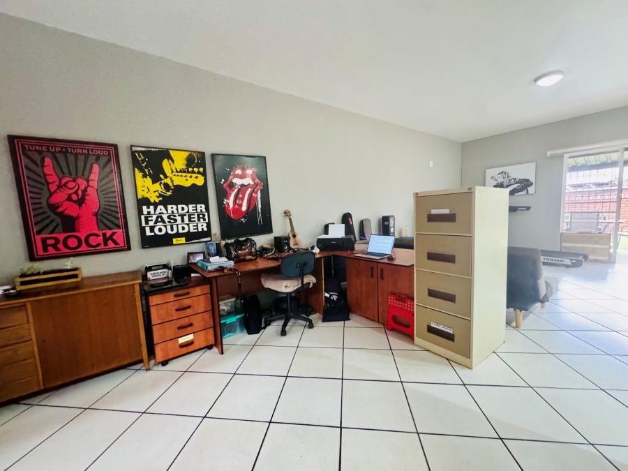 2 Bedroom Property for Sale in Sinoville Gauteng