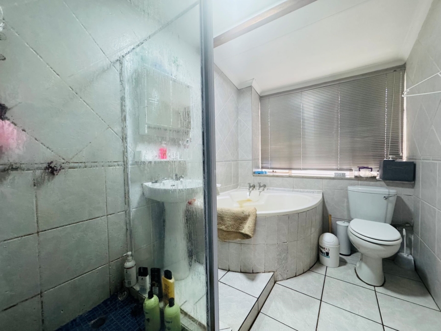 2 Bedroom Property for Sale in Sinoville Gauteng