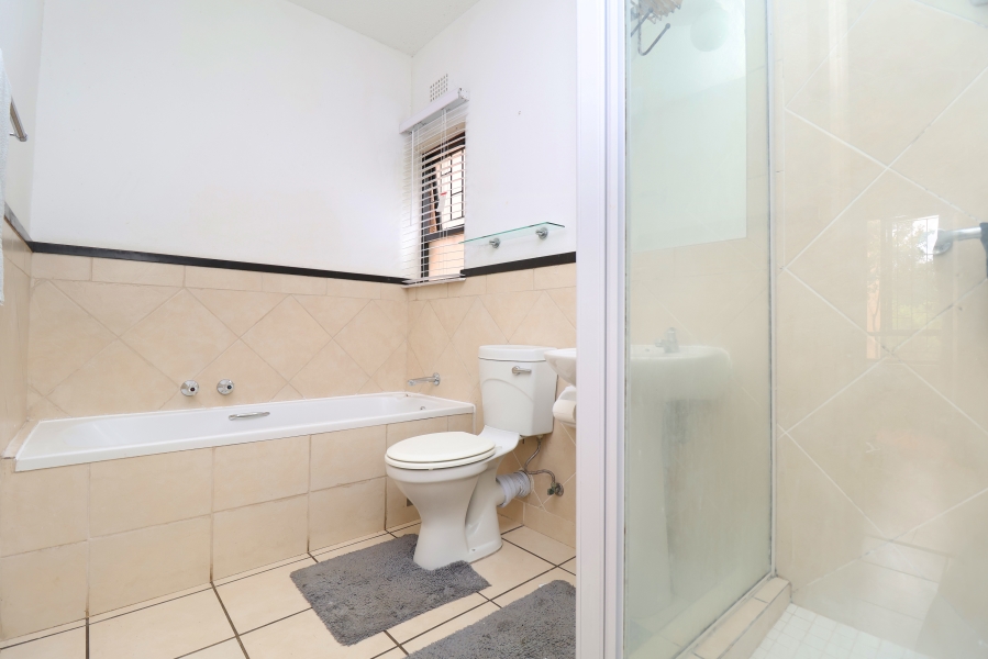 1 Bedroom Property for Sale in Lonehill Gauteng