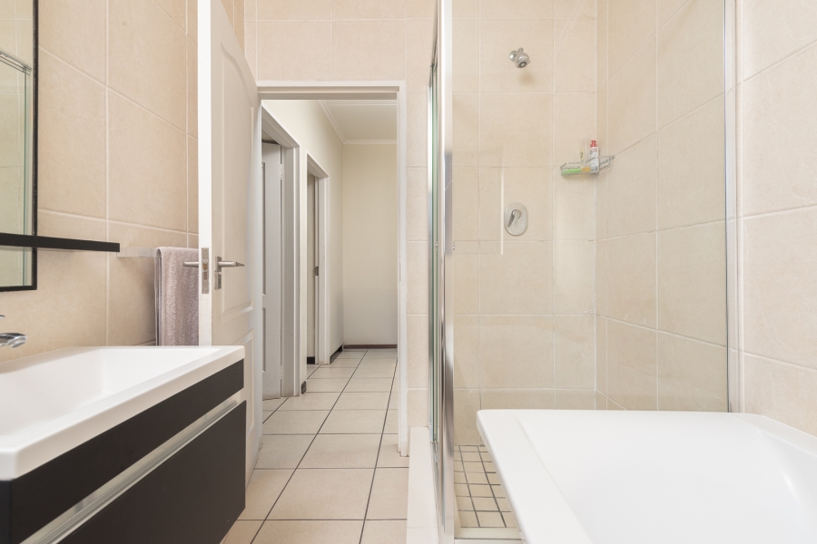 3 Bedroom Property for Sale in Oakdene Gauteng