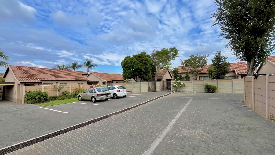 2 Bedroom Property for Sale in Allens Nek Gauteng