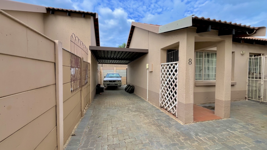 2 Bedroom Property for Sale in Allens Nek Gauteng