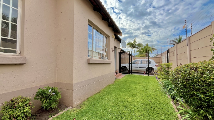 2 Bedroom Property for Sale in Allens Nek Gauteng