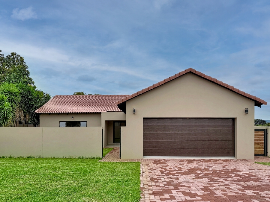To Let 4 Bedroom Property for Rent in Silverwoods Country Estate Gauteng