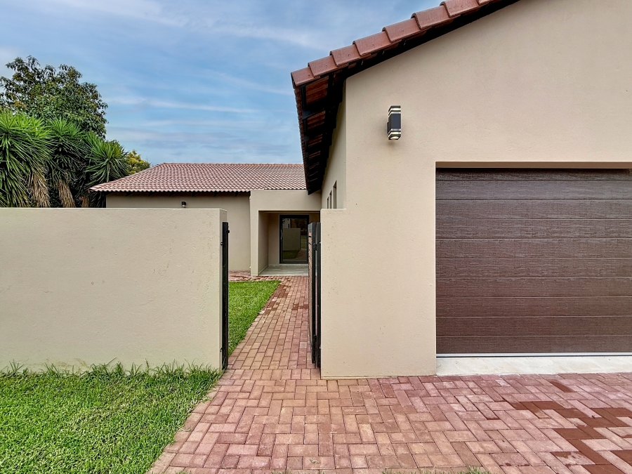 To Let 4 Bedroom Property for Rent in Silverwoods Country Estate Gauteng