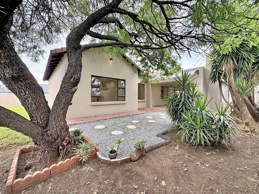 To Let 4 Bedroom Property for Rent in Silverwoods Country Estate Gauteng