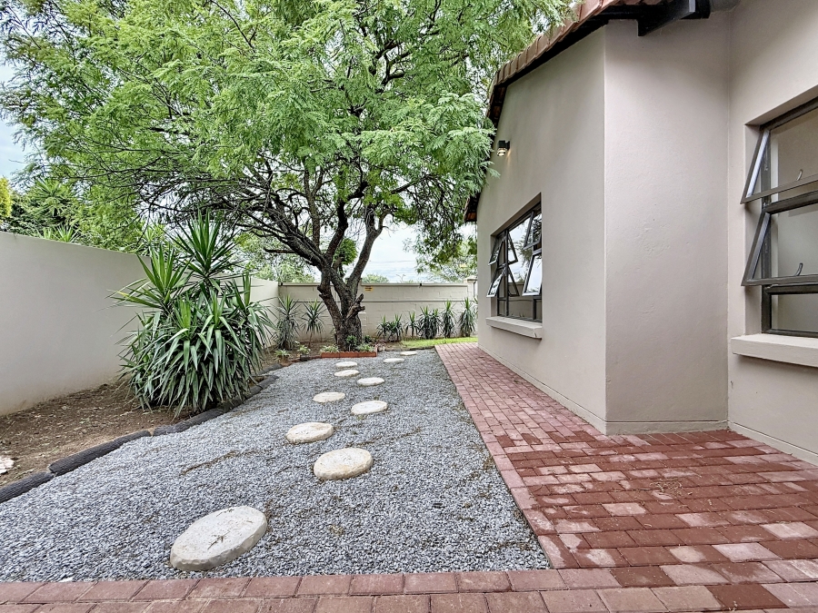 To Let 4 Bedroom Property for Rent in Silverwoods Country Estate Gauteng