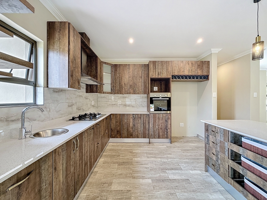 To Let 4 Bedroom Property for Rent in Silverwoods Country Estate Gauteng