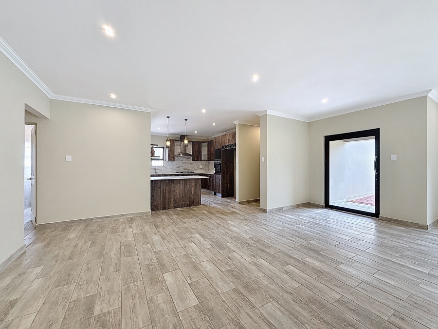 To Let 4 Bedroom Property for Rent in Silverwoods Country Estate Gauteng