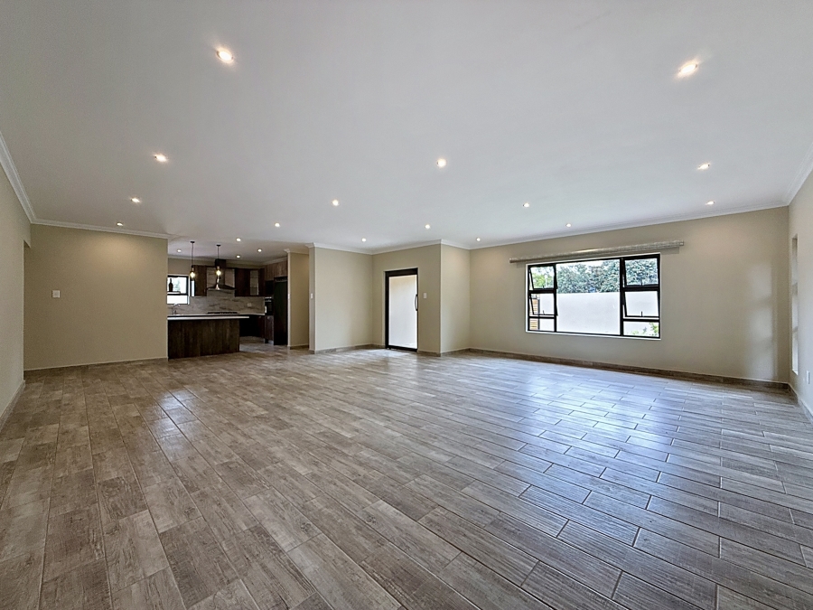 To Let 4 Bedroom Property for Rent in Silverwoods Country Estate Gauteng