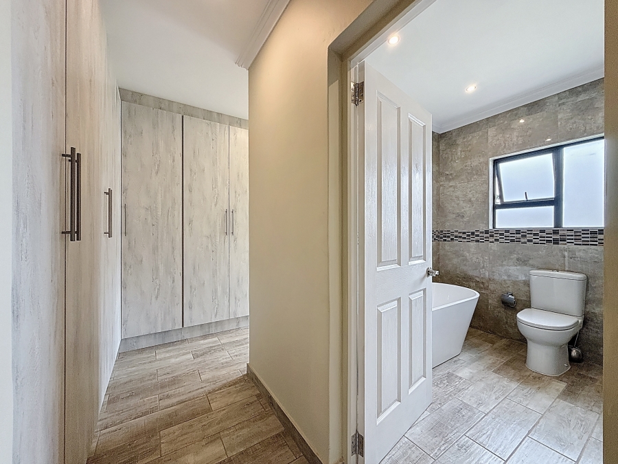 To Let 4 Bedroom Property for Rent in Silverwoods Country Estate Gauteng