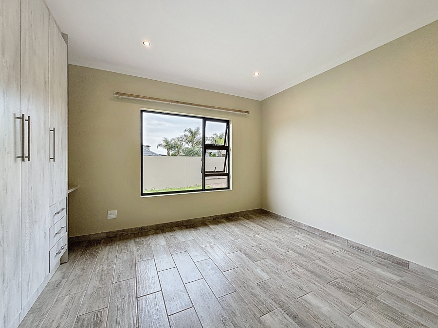 To Let 4 Bedroom Property for Rent in Silverwoods Country Estate Gauteng