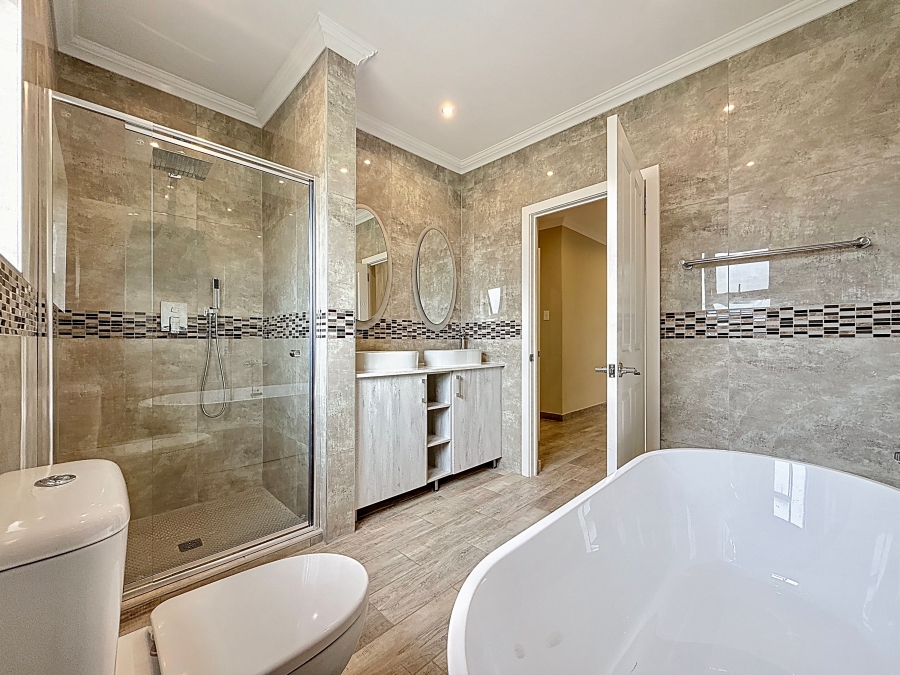 To Let 4 Bedroom Property for Rent in Silverwoods Country Estate Gauteng