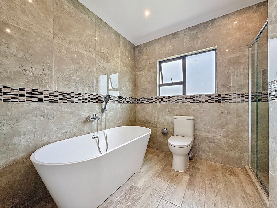 To Let 4 Bedroom Property for Rent in Silverwoods Country Estate Gauteng