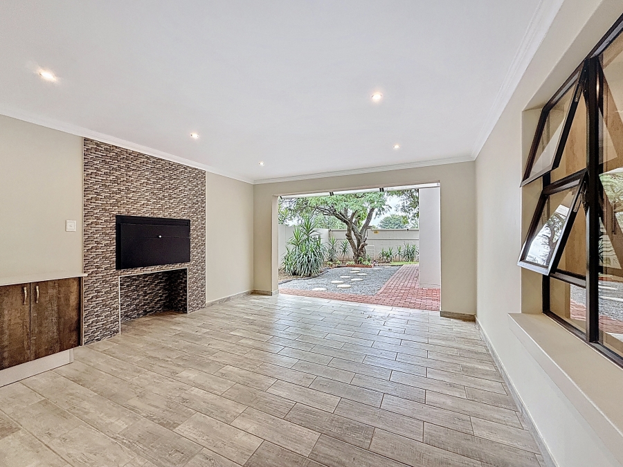 To Let 4 Bedroom Property for Rent in Silverwoods Country Estate Gauteng