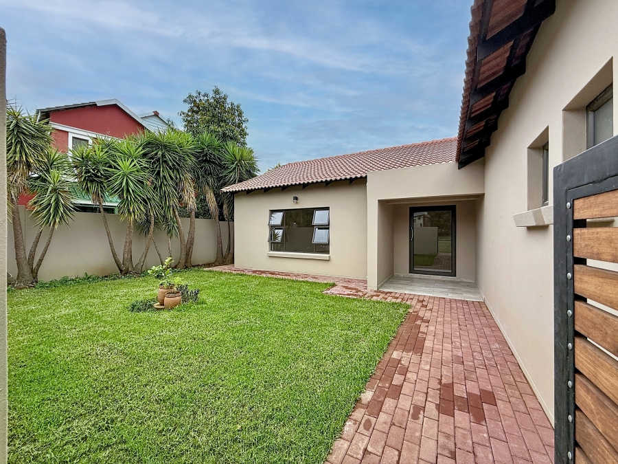 To Let 4 Bedroom Property for Rent in Silverwoods Country Estate Gauteng