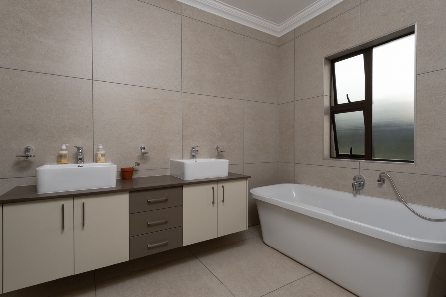 4 Bedroom Property for Sale in Eye of Africa Gauteng