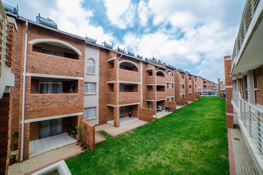 To Let 2 Bedroom Property for Rent in Monavoni Gauteng