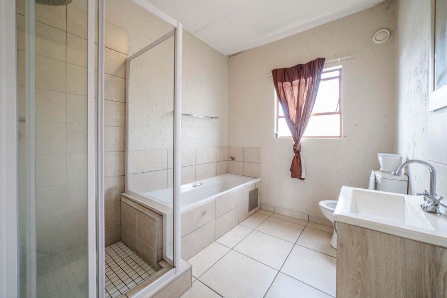 2 Bedroom Property for Sale in Douglasdale Gauteng