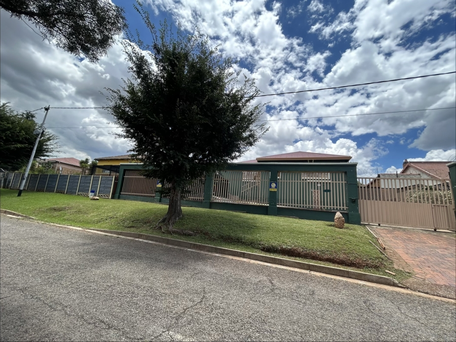 3 Bedroom Property for Sale in Discovery Gauteng