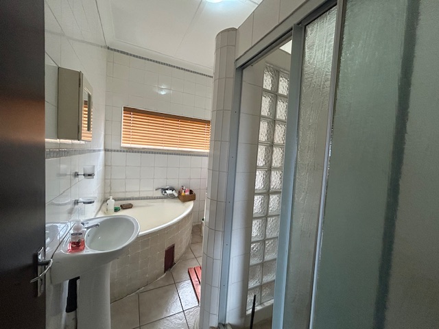 3 Bedroom Property for Sale in Discovery Gauteng