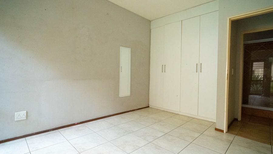 To Let 1 Bedroom Property for Rent in Pineslopes Gauteng