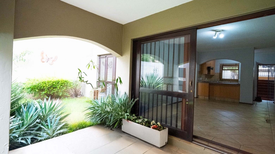 To Let 1 Bedroom Property for Rent in Pineslopes Gauteng