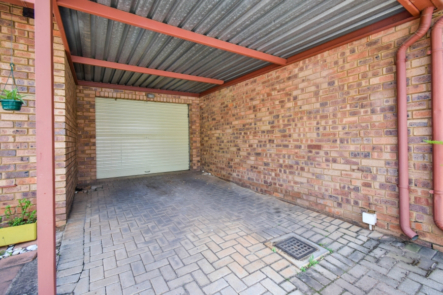 2 Bedroom Property for Sale in Meyerspark Gauteng