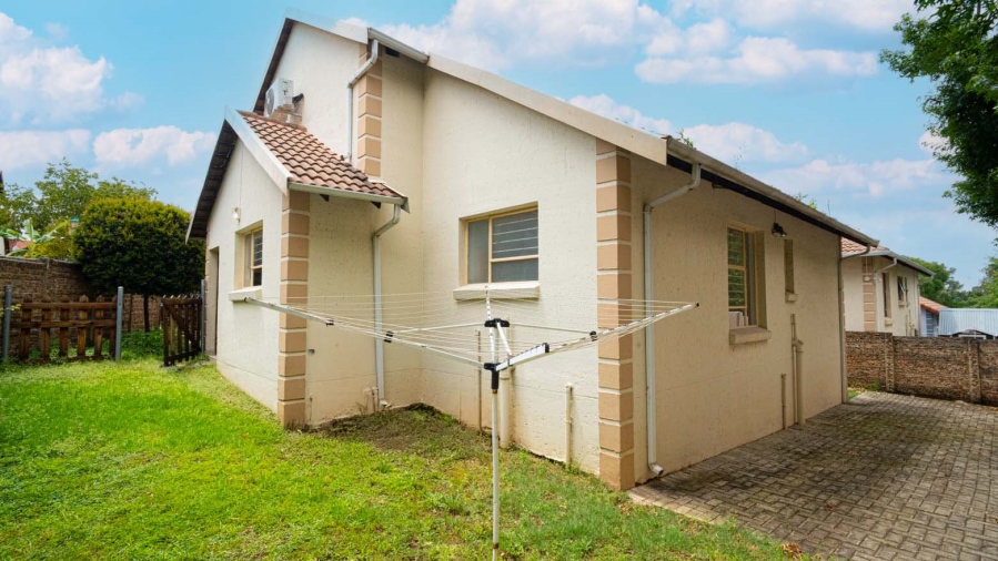 3 Bedroom Property for Sale in Buccleuch Gauteng