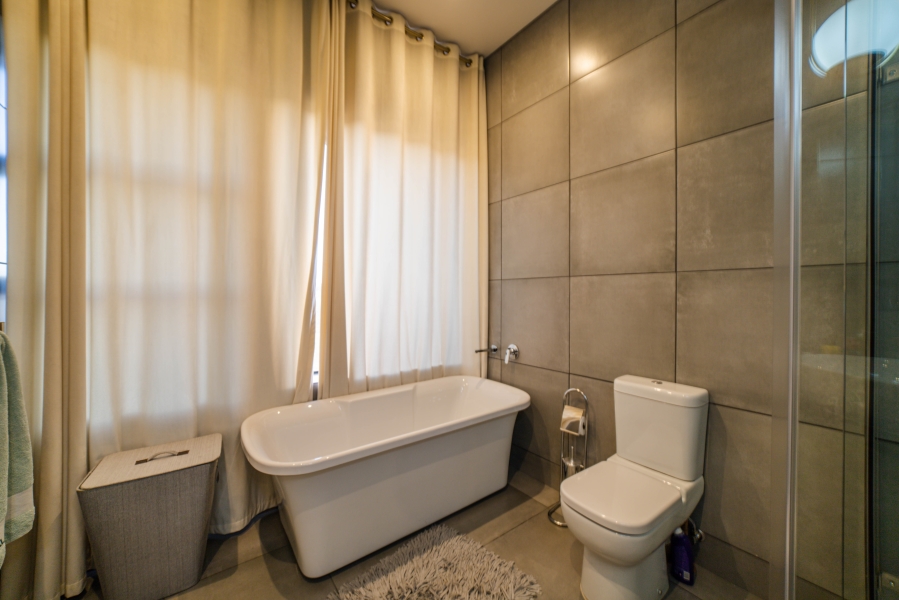 5 Bedroom Property for Sale in Steyn City Gauteng