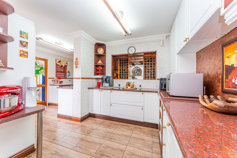 4 Bedroom Property for Sale in Helderkruin Gauteng