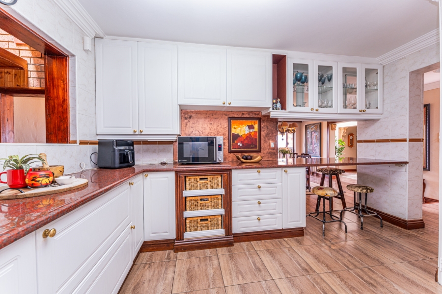 4 Bedroom Property for Sale in Helderkruin Gauteng