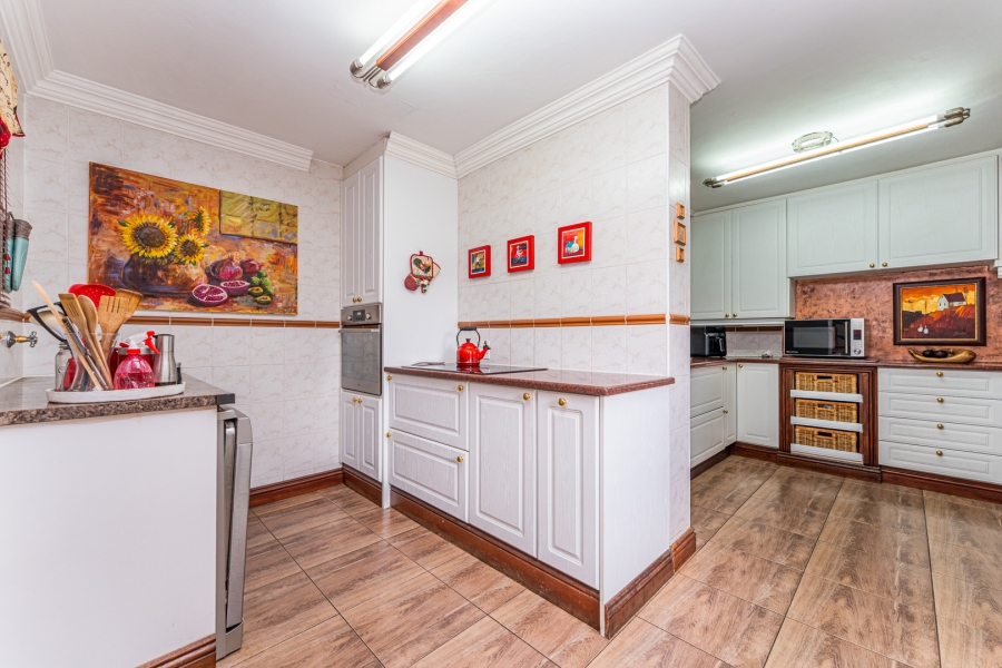 4 Bedroom Property for Sale in Helderkruin Gauteng