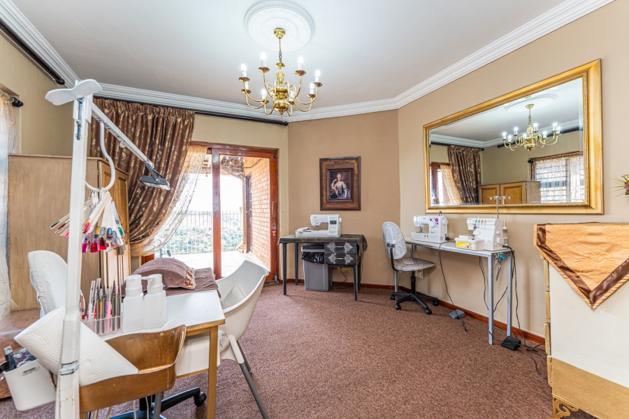 4 Bedroom Property for Sale in Helderkruin Gauteng