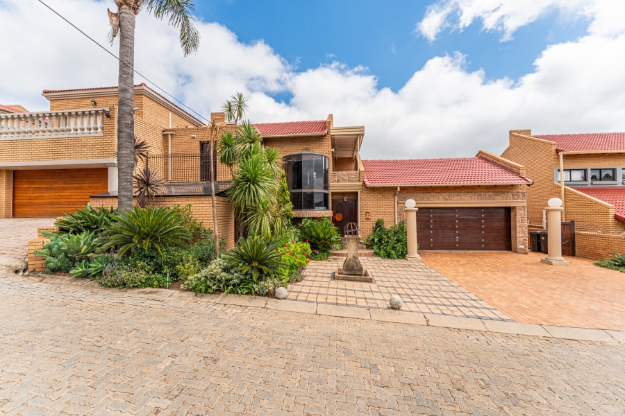 4 Bedroom Property for Sale in Helderkruin Gauteng