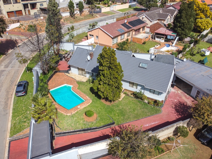 6 Bedroom Property for Sale in Glenvista Gauteng