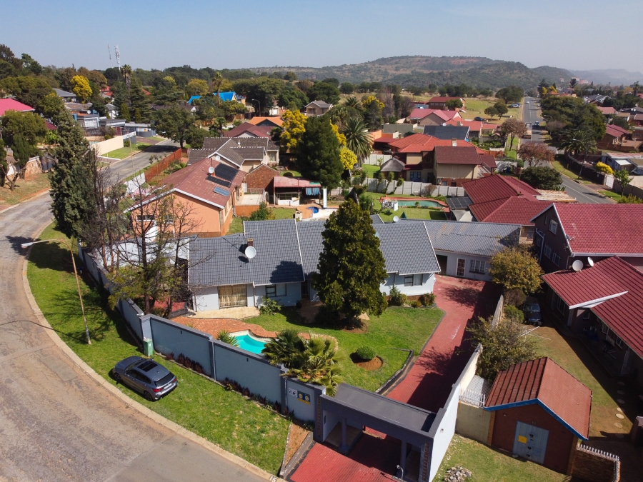 6 Bedroom Property for Sale in Glenvista Gauteng