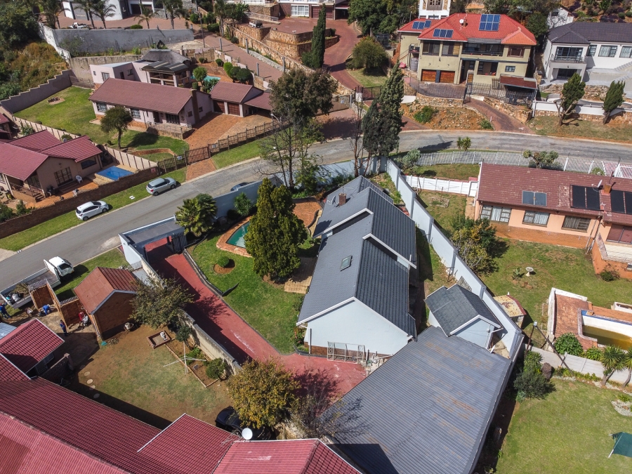 6 Bedroom Property for Sale in Glenvista Gauteng