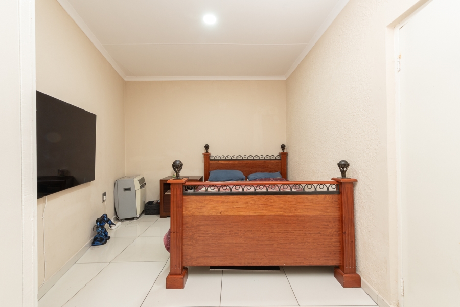 6 Bedroom Property for Sale in Glenvista Gauteng