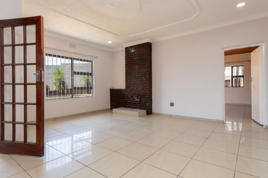 6 Bedroom Property for Sale in Glenvista Gauteng