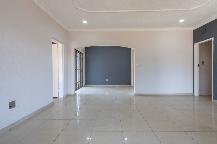 6 Bedroom Property for Sale in Glenvista Gauteng