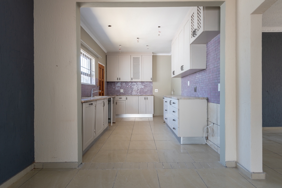 6 Bedroom Property for Sale in Glenvista Gauteng