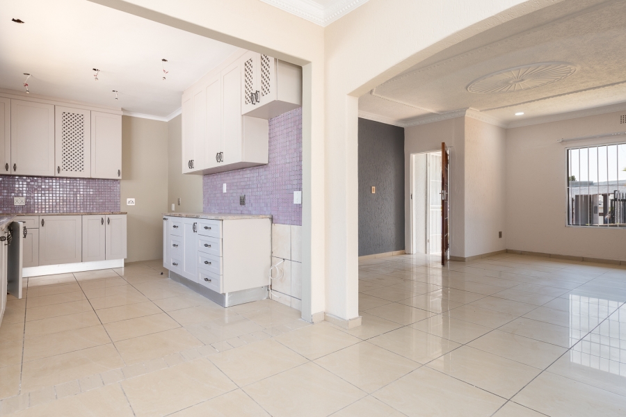 6 Bedroom Property for Sale in Glenvista Gauteng