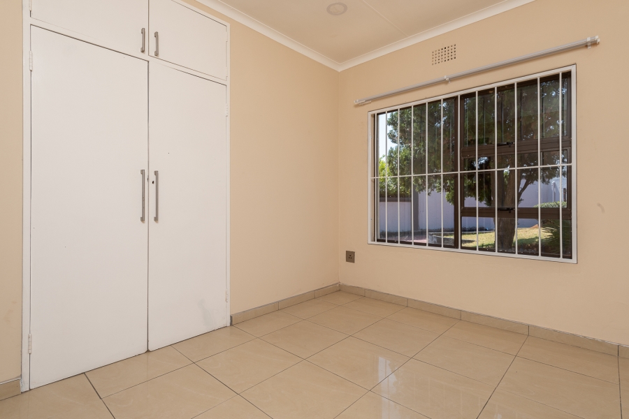 6 Bedroom Property for Sale in Glenvista Gauteng